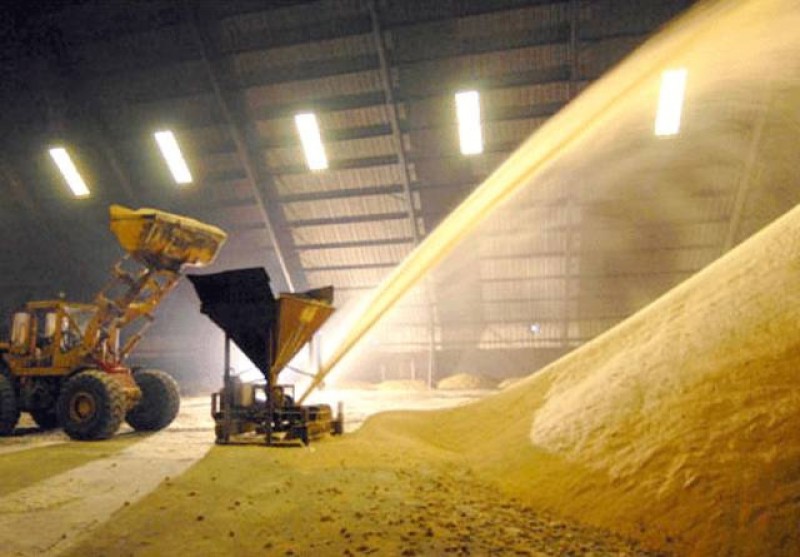Safra global de açúcar 2022/23 terá superávit de 4,1 milhões de toneladas, projeta StoneX